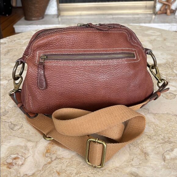 Roots Leather Vintage Crossbody Bag - Picture 4 of 16